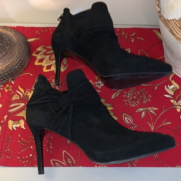 WHBM Black Heeled Booties Size 8 - Picture 5 of 7